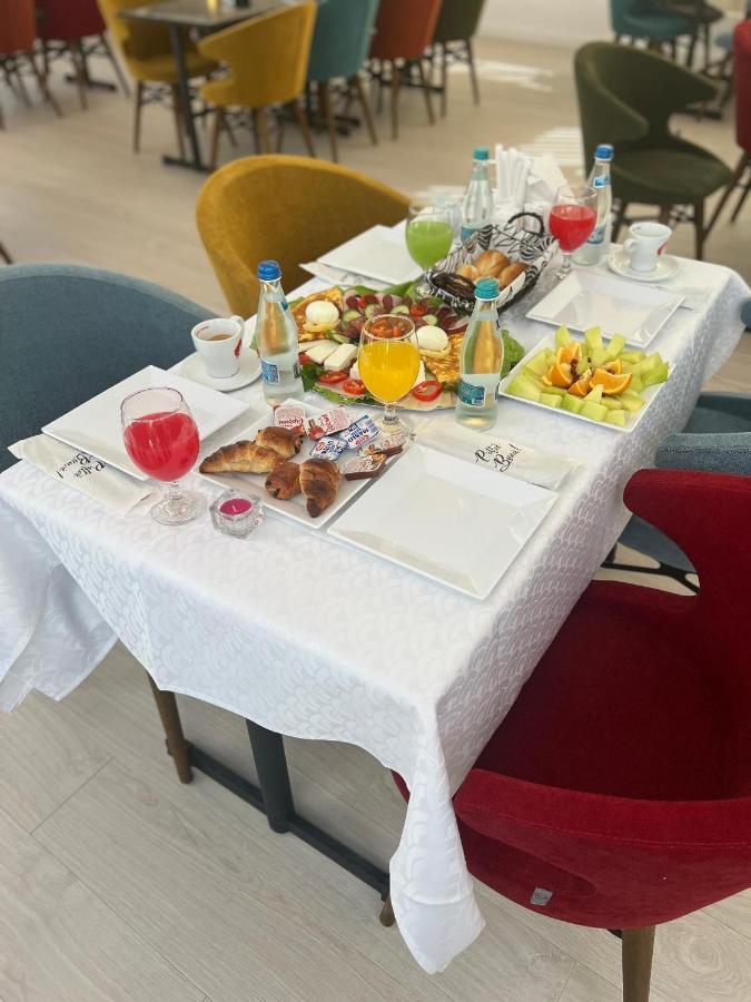 فندق Casa On Năvodari المظهر الخارجي الصورة